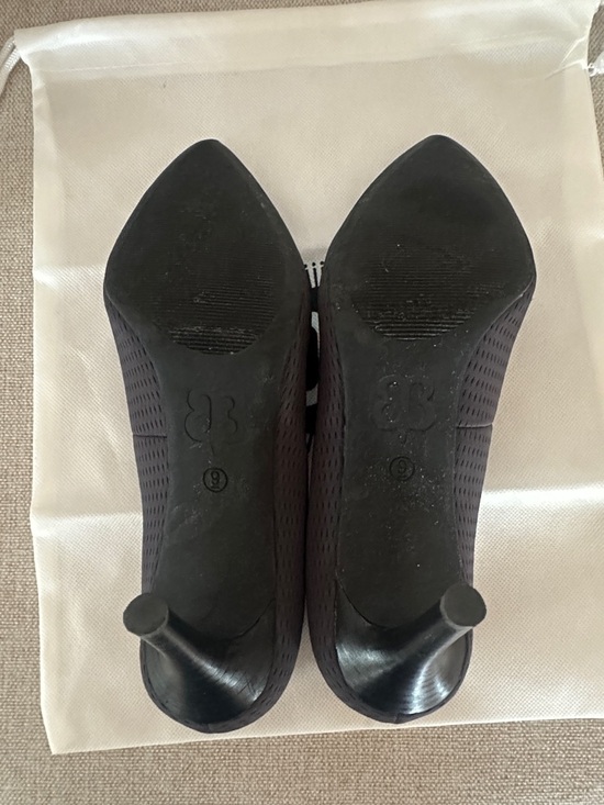 Betabrand Navy Pointed-Toe Women’s Pumps